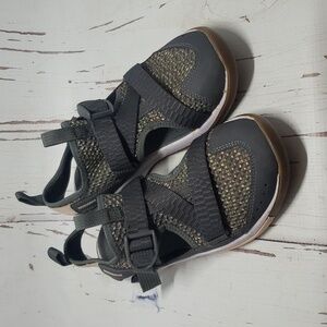 Chaco 6 gray woman loafers